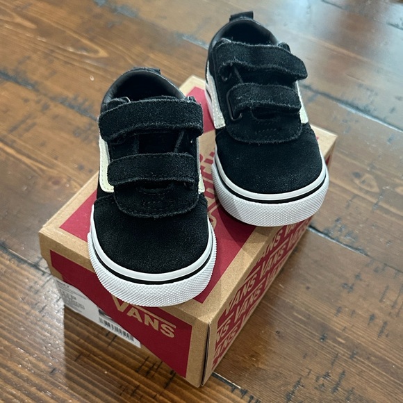 Vans Kids Black and White Velcro Sneakers - Picture 4 of 4